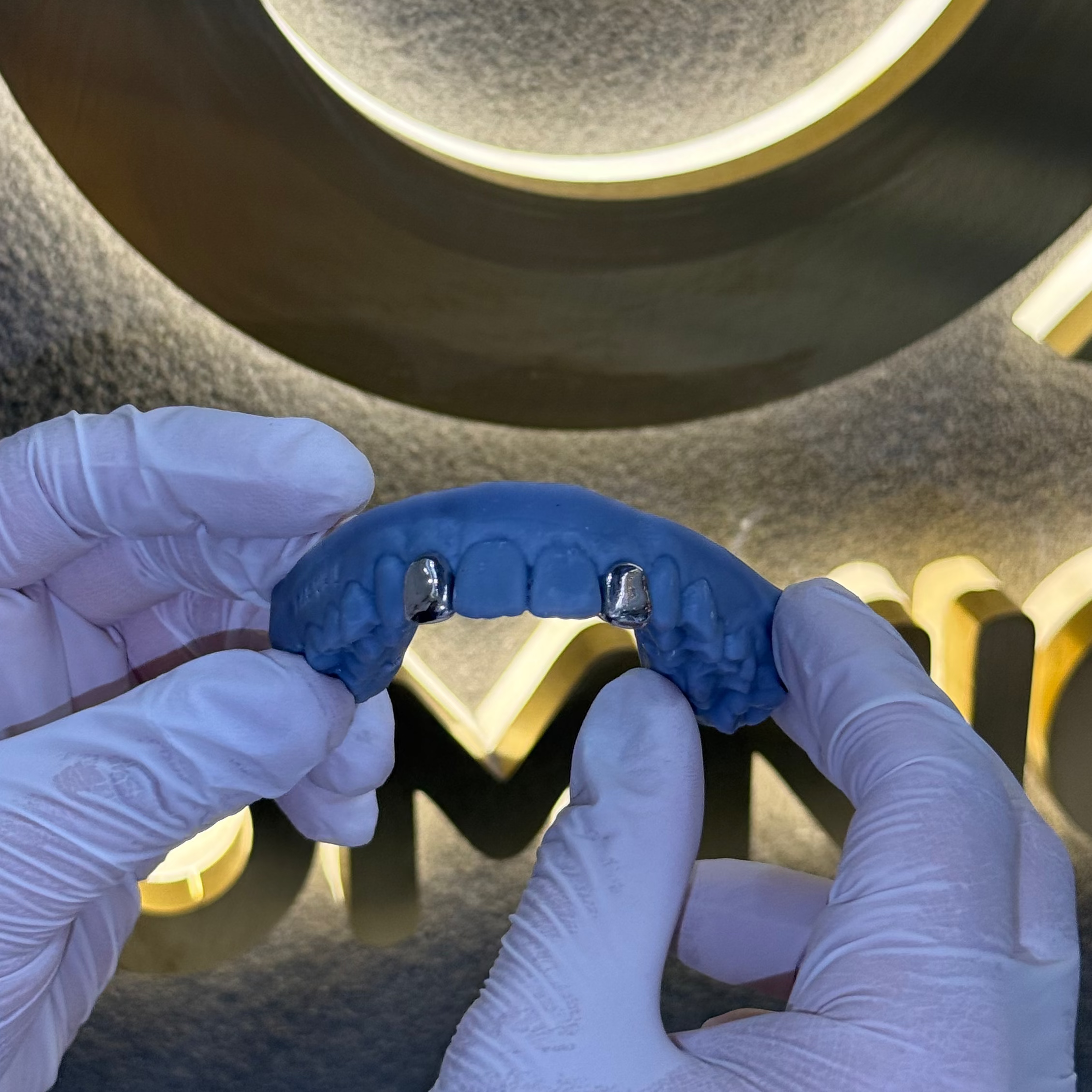 2 Plain Incisors
